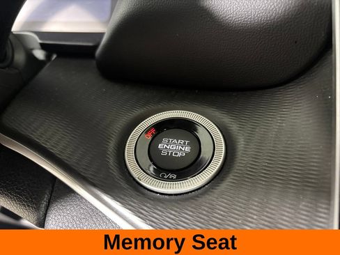 Used 2023 Jeep Grand Cherokee L Laredo RWD image 16