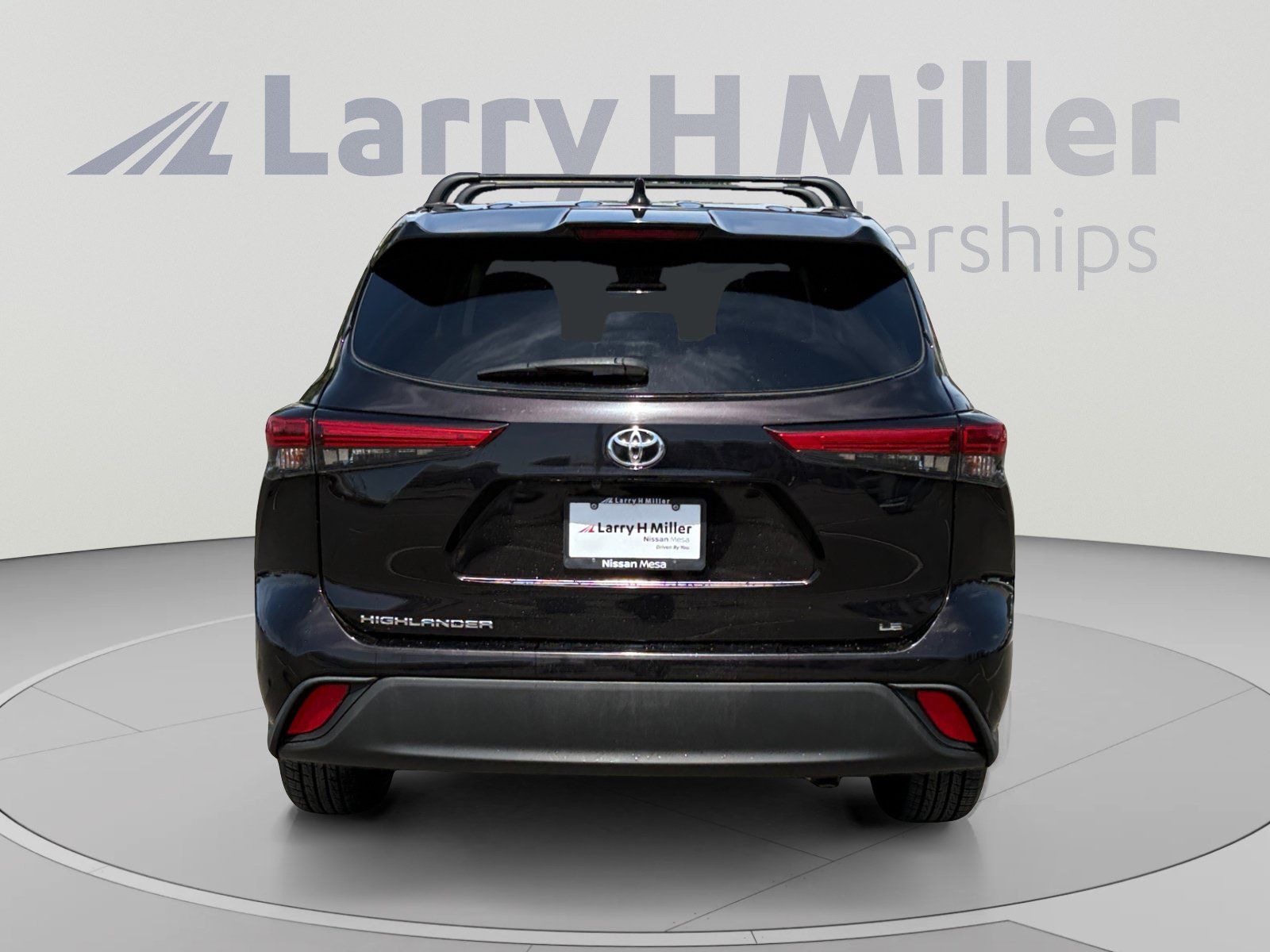 Used 2021 Toyota Highlander LE FWD image 4