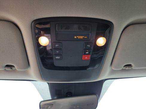 Used 2023 Kia Carnival EX FWD image 30