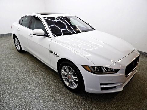 Used 2019 Jaguar XE Premium image 3