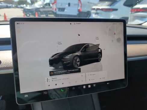 Used 2023 Tesla Model 3 Standard Range image 12