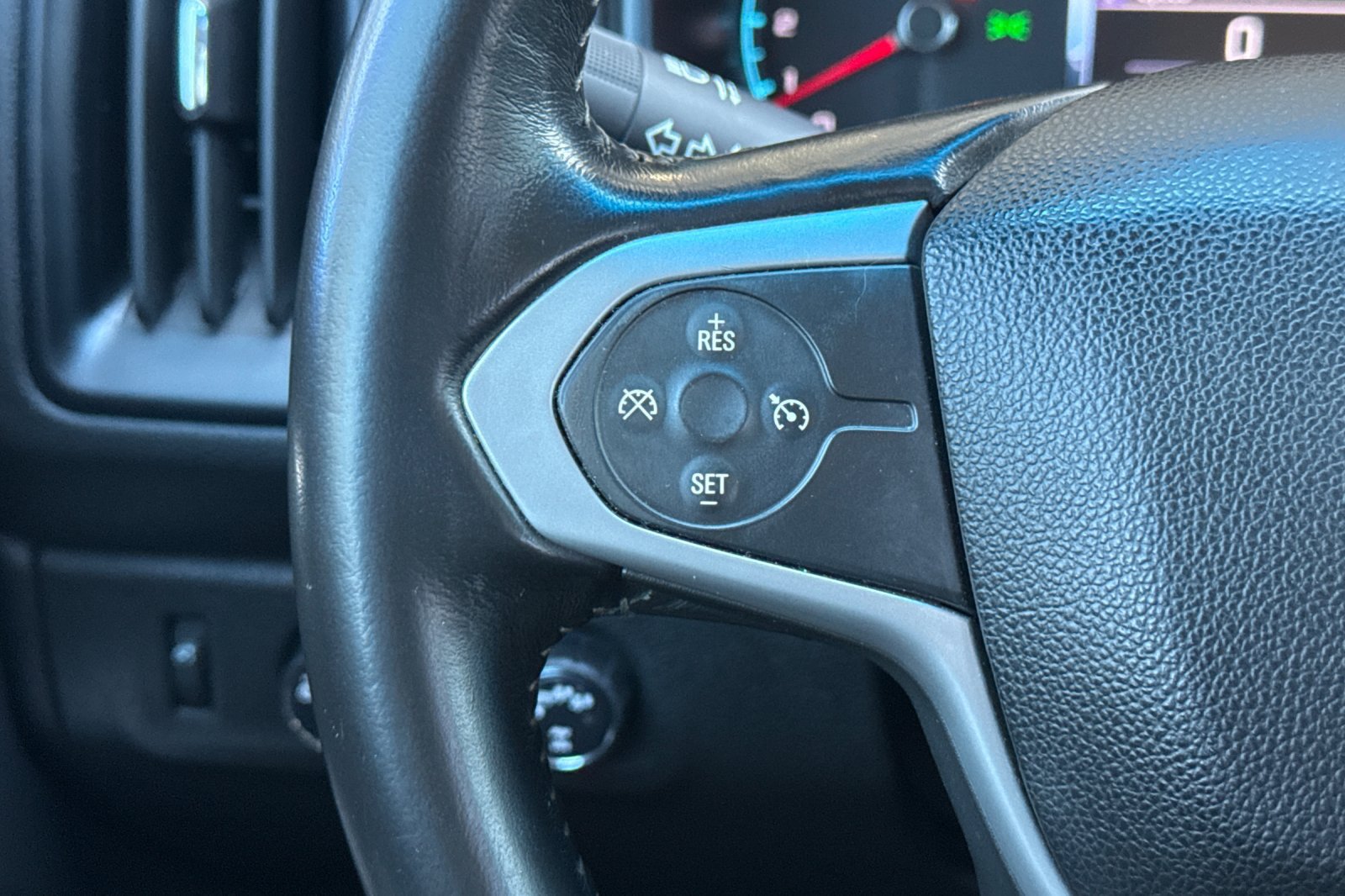 Used 2018 Chevrolet Colorado LT w/ LT Convenience Package AWD/4WD image 33