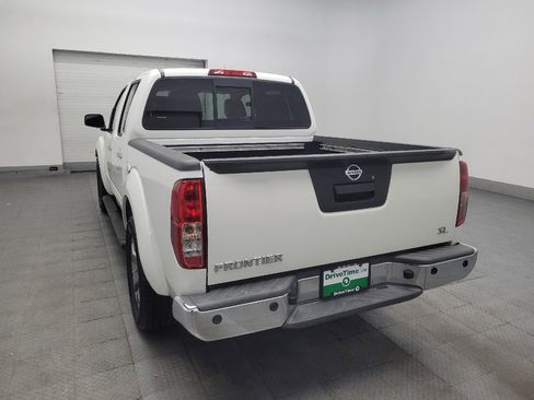 Used 2019 Nissan Frontier SL RWD image 5