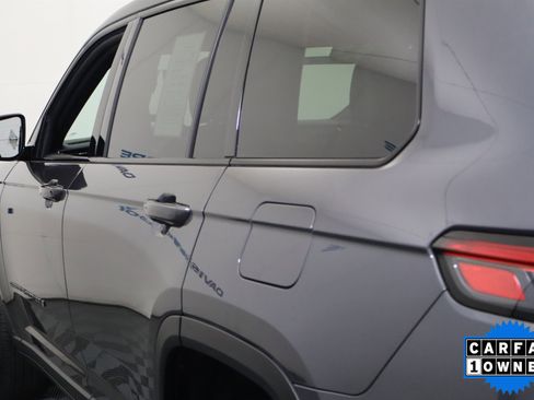 Used 2024 Jeep Grand Cherokee L Laredo image 10