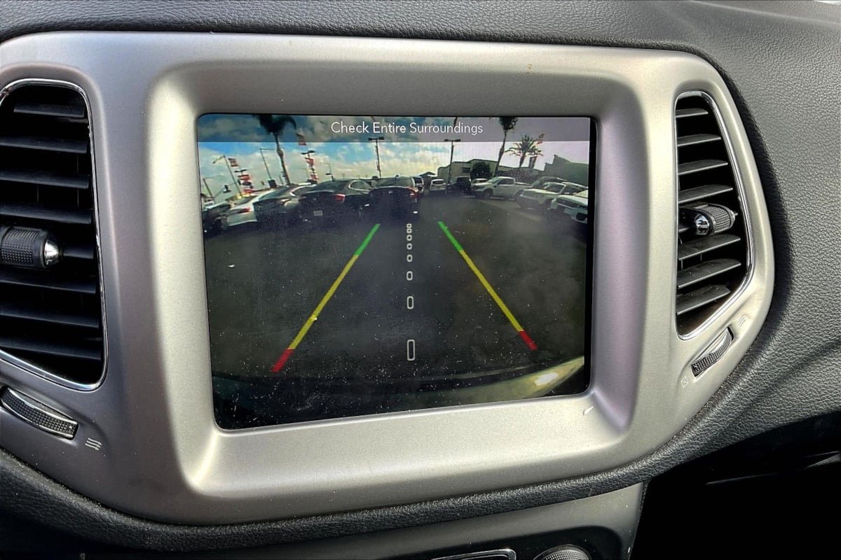 Used 2019 Jeep Compass Latitude w/ Popular Equipment Group FWD image 21