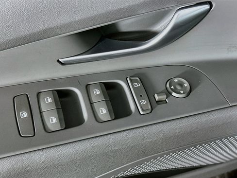 Used 2023 Hyundai Elantra SEL w/ Convenience Package FWD image 15