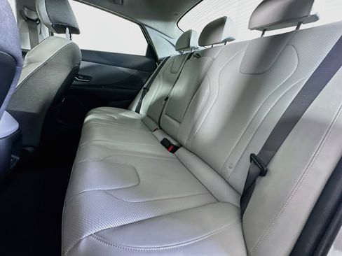 Used 2025 Hyundai Elantra Limited FWD image 28