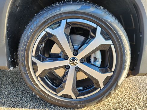 Certified 2025 Volkswagen Tiguan SE image 20
