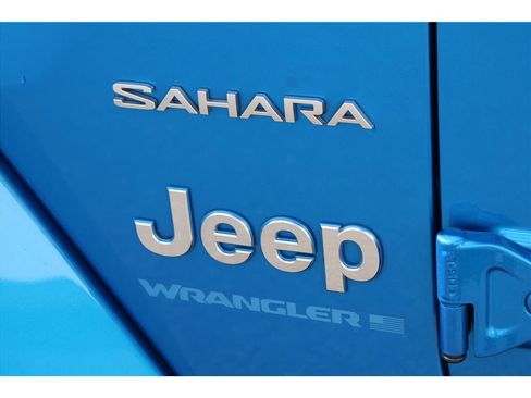 Used 2023 Jeep Wrangler Unlimited Sahara w/ Cold Weather Group AWD/4WD image 36