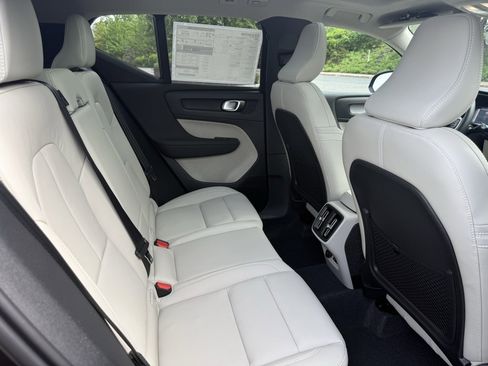 New 2025 Volvo XC40 B5 Ultra w/ Climate Package image 27