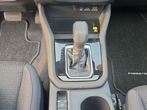 Used 2025 Subaru Forester Premium AWD/4WD image 17