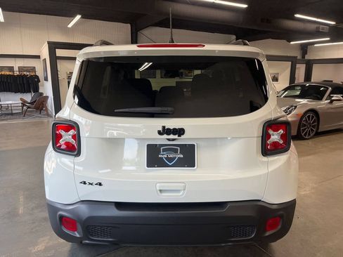 Used 2023 Jeep Renegade Altitude w/ Sun/Sound Group AWD/4WD image 10