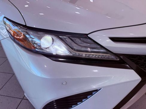 Used 2018 Toyota Camry XSE FWD image 13