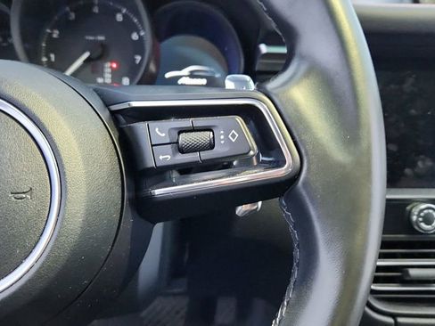 Used 2022 Porsche Macan image 32
