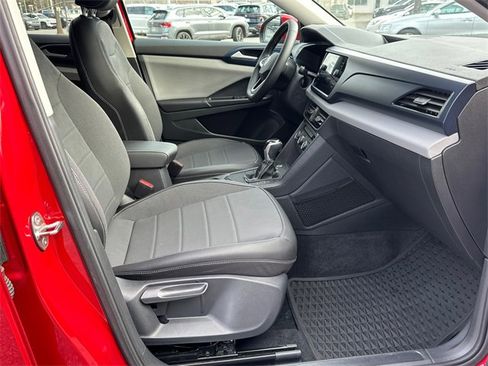 Certified 2022 Volkswagen Taos SE image 13