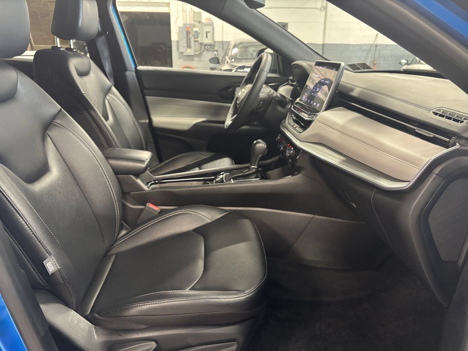 Used 2025 Jeep Compass Limited AWD/4WD image 25