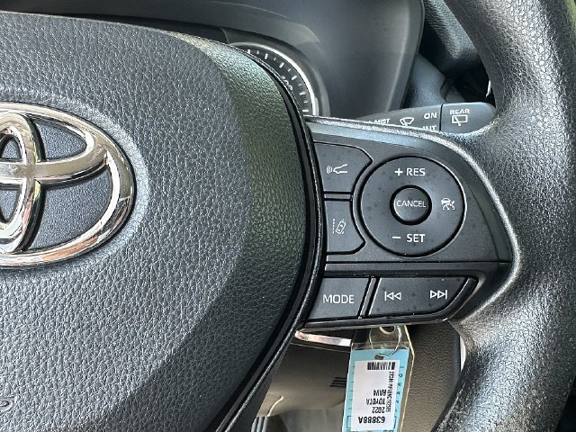 Used 2022 Toyota RAV4 LE FWD image 24