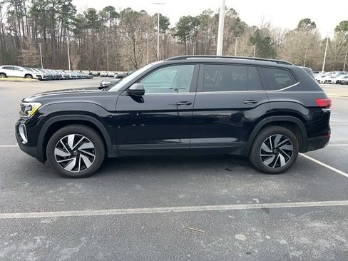 Used 2025 Volkswagen Atlas SE image 8