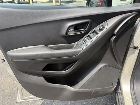 Used 2016 Chevrolet Trax LT AWD/4WD image 9