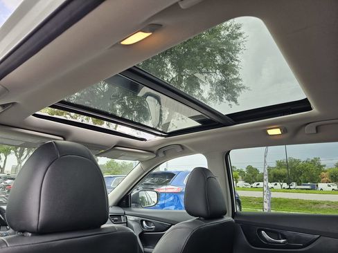 Used 2020 Nissan Rogue SL w/ Premium Package FWD image 17