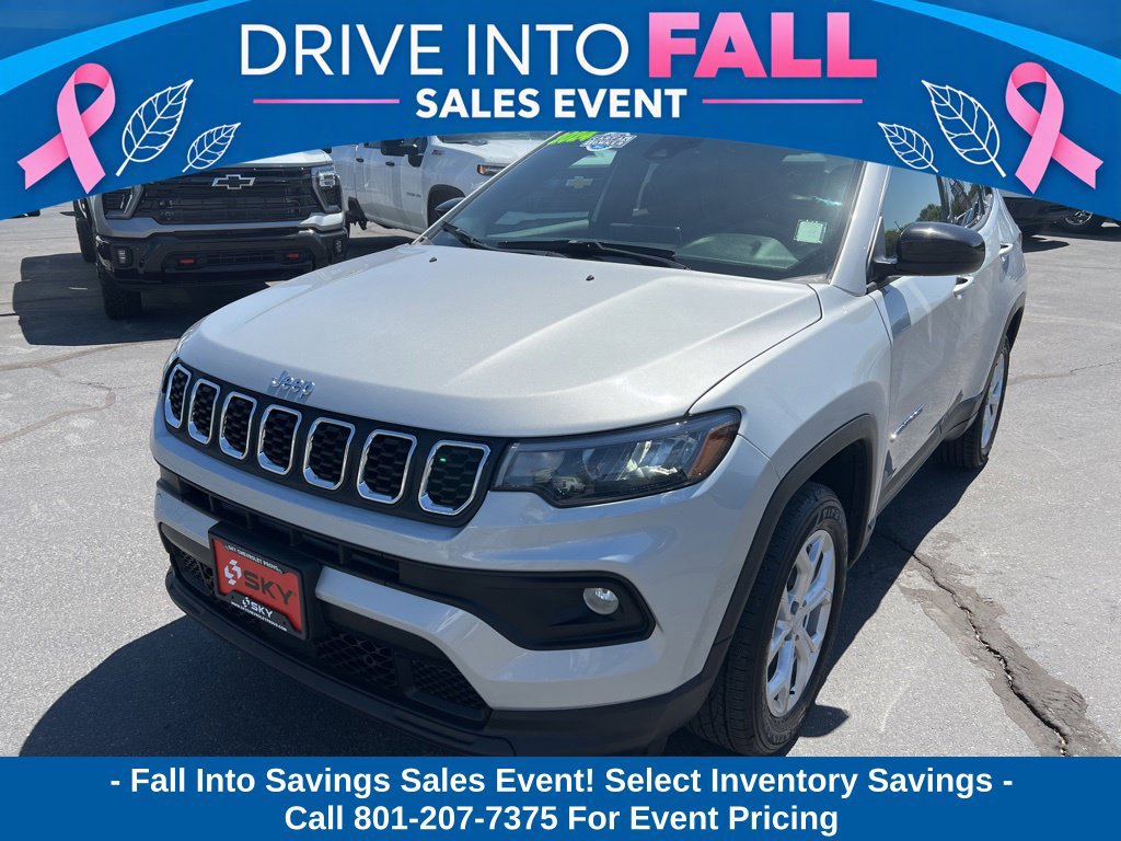 Used 2024 Jeep Compass Latitude AWD/4WD image 2