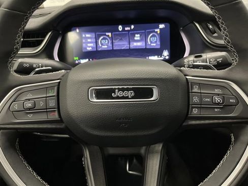 Used 2024 Jeep Grand Cherokee Laredo X w/ Luxury Tech Group I image 17