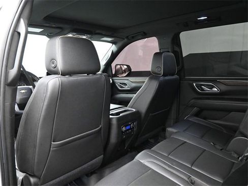 Used 2021 Chevrolet Suburban Premier w/ Premium Package image 18