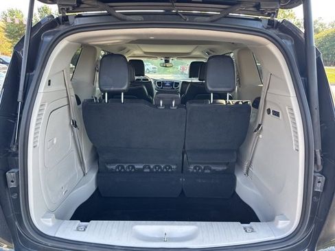 Certified 2019 Chrysler Pacifica Limited image 9