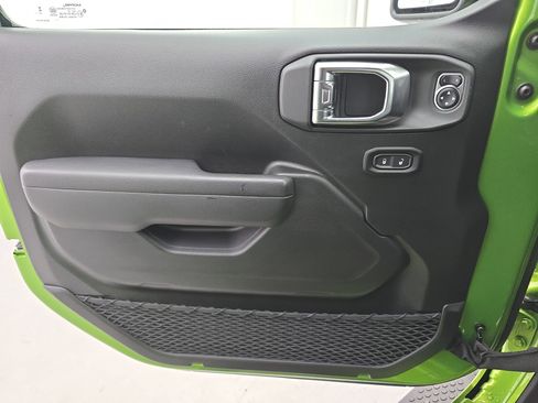 Used 2025 Jeep Wrangler Sport image 25