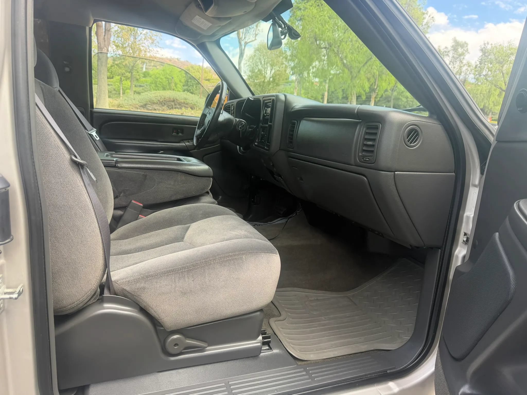 Used 2005 GMC Sierra 1500 SLE w/ Light Duty Power Package AWD/4WD image 15