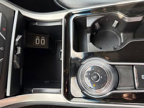 Used 2020 Ford Edge SEL image 28