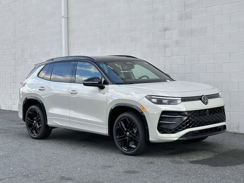 New 2026 Volkswagen Tiguan SE R-Line AWD/4WD image 8