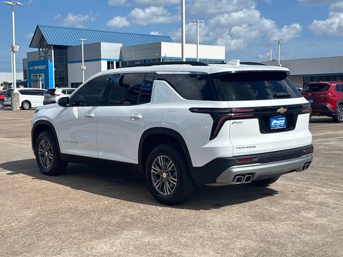 Used 2025 Chevrolet Traverse LT FWD image 15