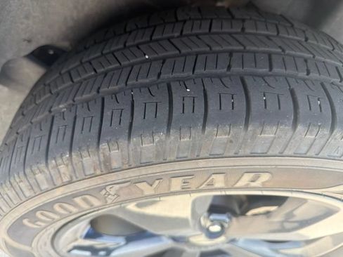 Used 2021 Jeep Cherokee Latitude Plus FWD image 9