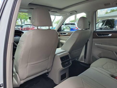 Used 2024 Volkswagen Atlas SE FWD image 10