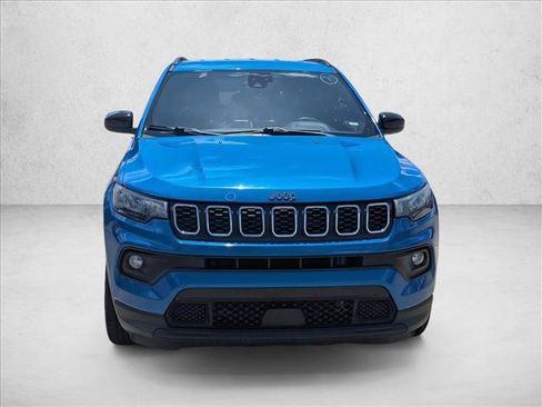 Used 2024 Jeep Compass Latitude AWD/4WD image 2
