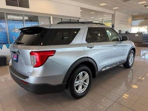 Used 2020 Ford Explorer XLT AWD/4WD image 3