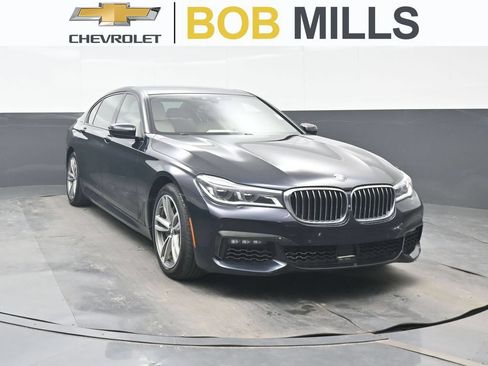 Used 2018 BMW 750i xDrive AWD/4WD image 1