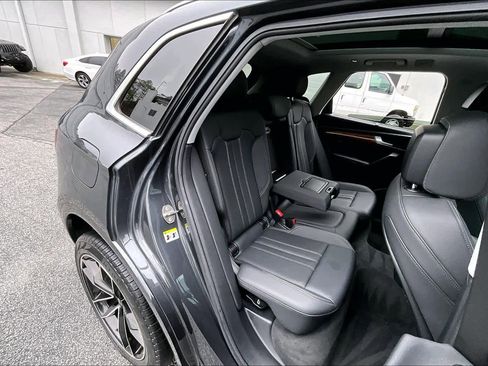 Used 2021 Audi Q5 Prestige w/ Prestige Package image 19