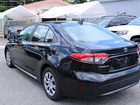 Used 2022 Toyota Corolla LE FWD image 2