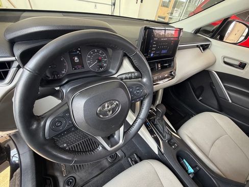 Used 2023 Toyota Corolla Cross LE AWD/4WD image 19