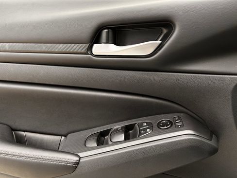 Used 2024 Nissan Altima 2.5 SV image 28