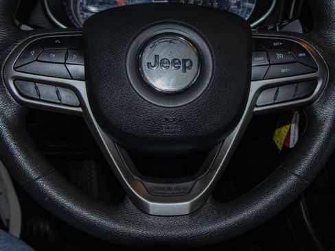 Used 2021 Jeep Cherokee Latitude image 11