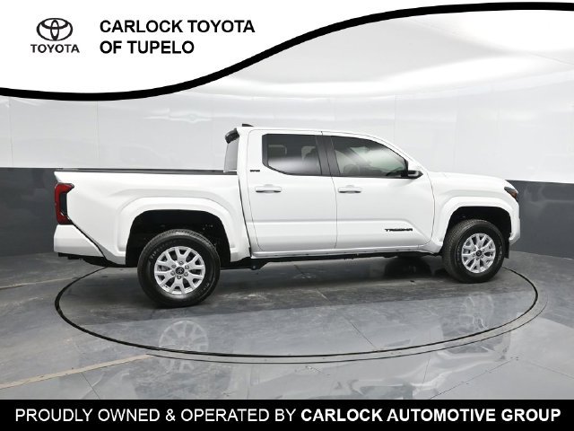 Used 2025 Toyota Tacoma SR5 AWD/4WD image 4