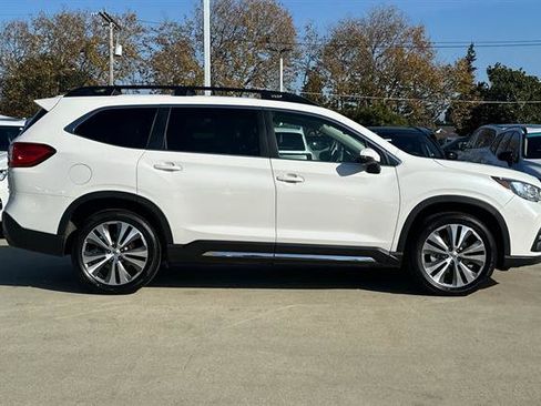 Used 2022 Subaru Ascent Limited w/ Technology Package image 2