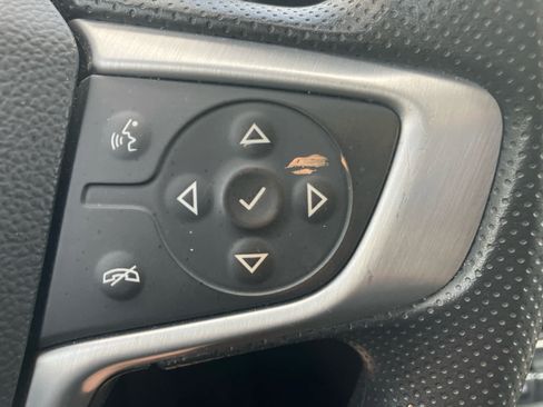 Used 2024 GMC Terrain SLE w/ Driver Convenience Package FWD image 18