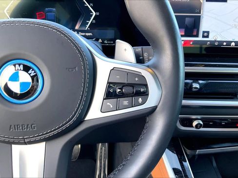 Used 2025 BMW X5 xDrive50e w/ M Sport Package image 23