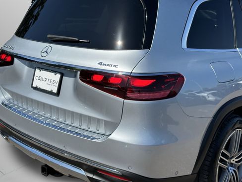 Used 2024 Mercedes-Benz GLS 450 4MATIC image 40
