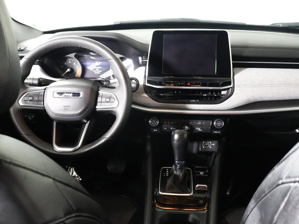 Used 2026 Jeep Compass Latitude AWD/4WD image 28