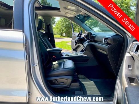 Used 2021 Ford Explorer XLT w/ Equipment Group 202A AWD/4WD image 17